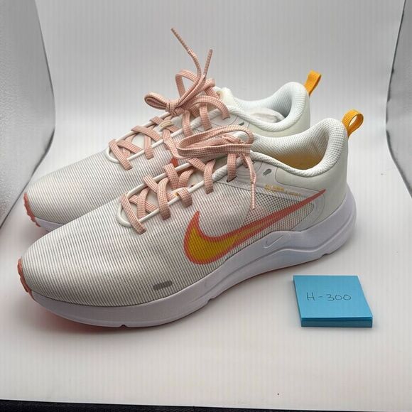 NIKE DOWNSHIFTER 12 PREMIUM RUNNING SHOE - WOMEN'S 8.5 NEW With Box - Picture 3 of 7